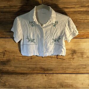Abercrombie kids Embroidered White Button-Up crop Top. Size 7/8